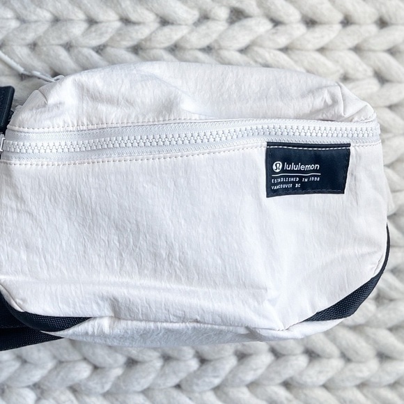 NWOT Lululemon Clean Lines Belt Bag 2L White Opal - Picture 2 of 16